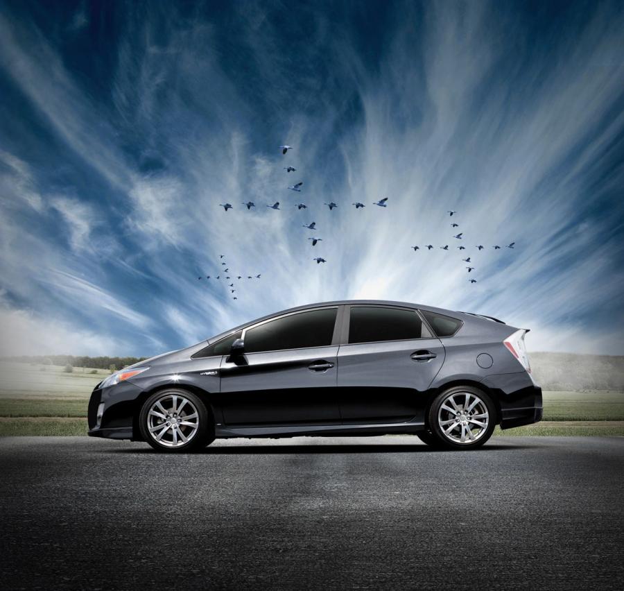  Toyota Prius + Performance Package 2011 года  (фото 5 из 6)